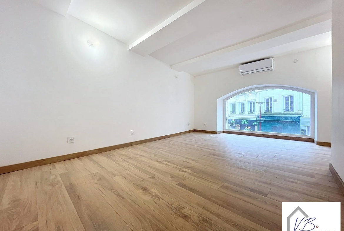 Immeuble mixte en vente à Bolbec avec local commercial et appartement rénovés 