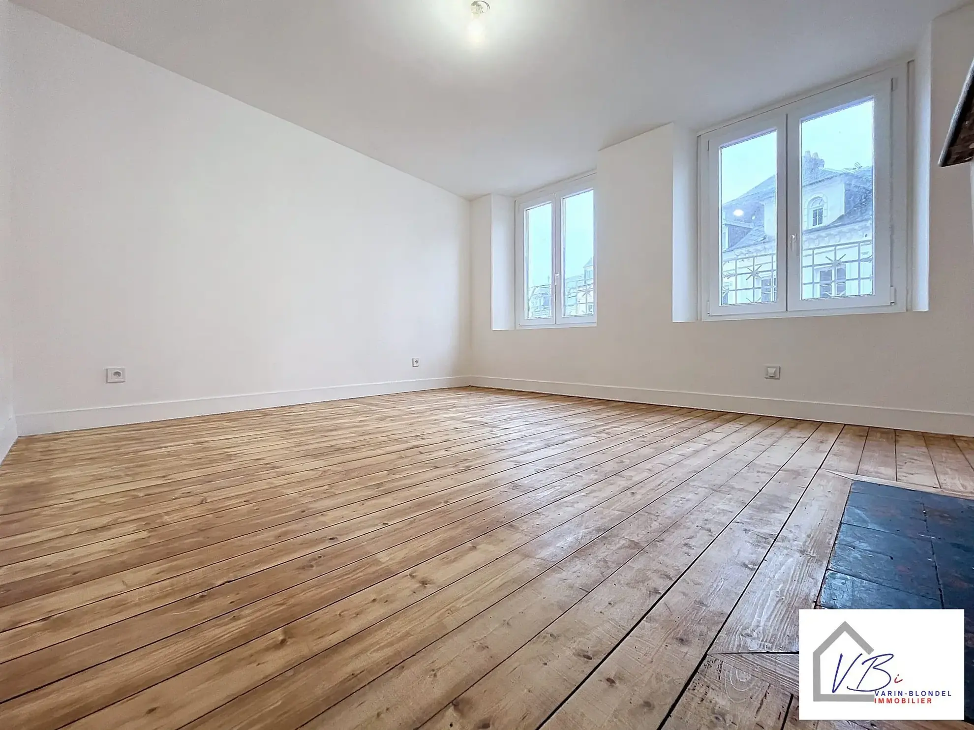 Immeuble mixte en vente à Bolbec avec local commercial et appartement rénovés 