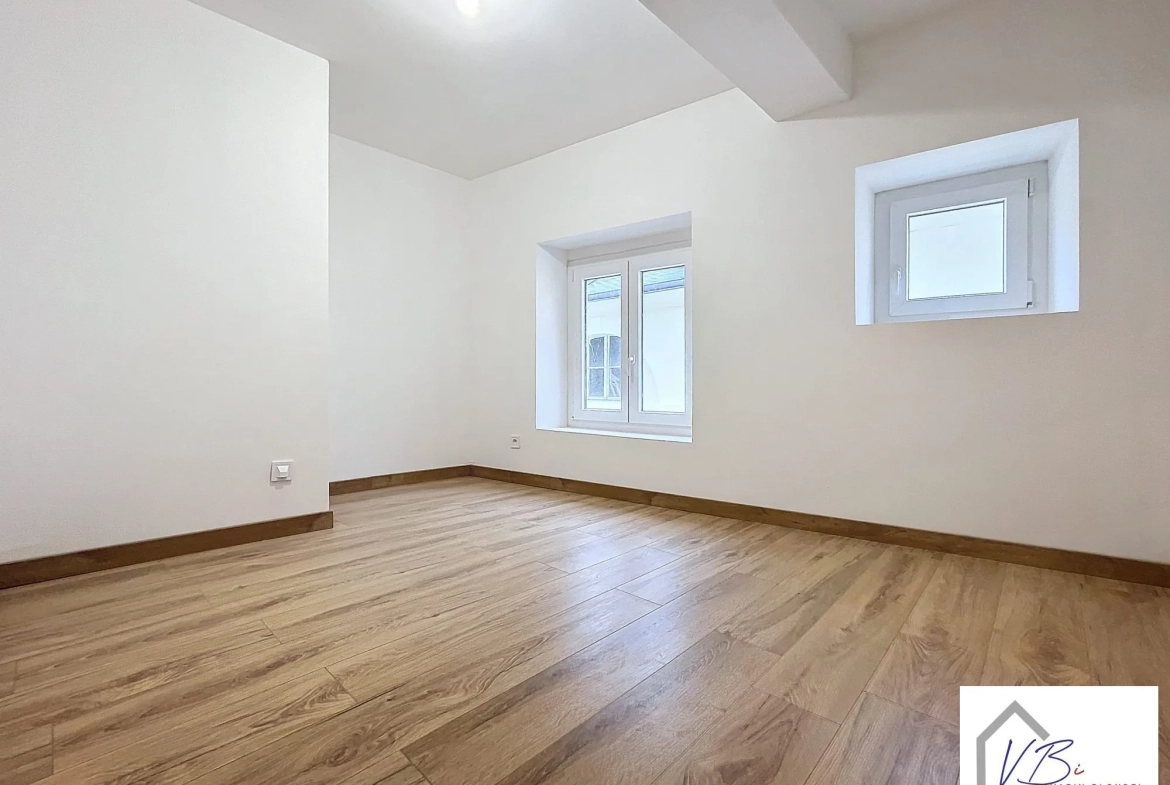 Immeuble mixte en vente à Bolbec avec local commercial et appartement rénovés 