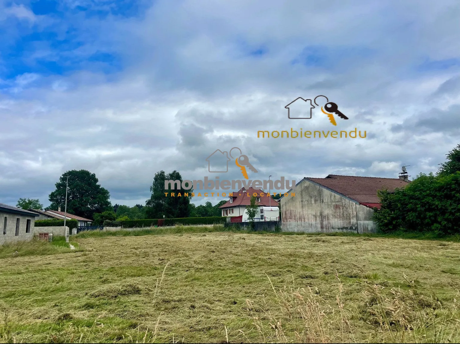 Terrain constructible de 500 m² à vendre à Arpajon-sur-Cère 