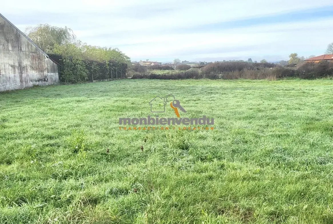 Terrain constructible de 500 m² à vendre à Arpajon-sur-Cère 