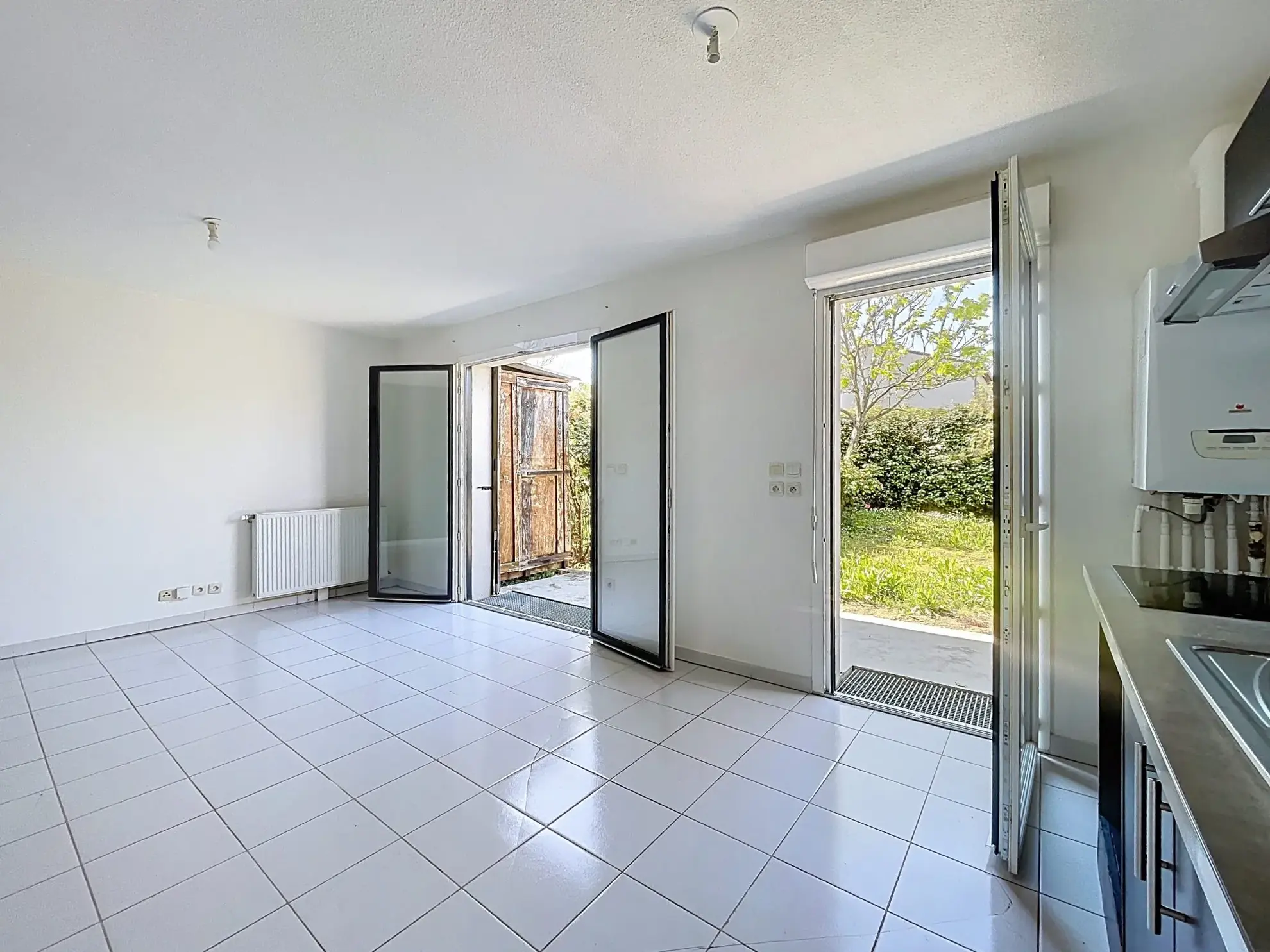 Belle maison mitoyenne avec jardin et parking à Saint-Geniès-Bellevue 