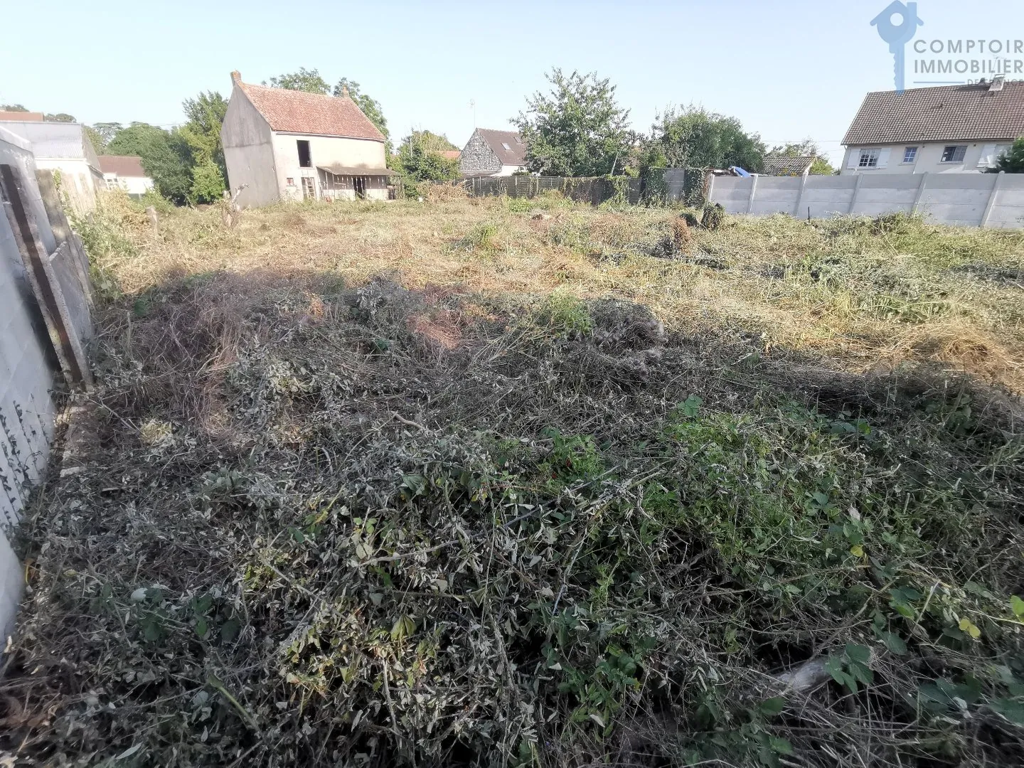 Terrain constructible à La Forêt-Le-Roi de 1463 m² proche Dourdan 