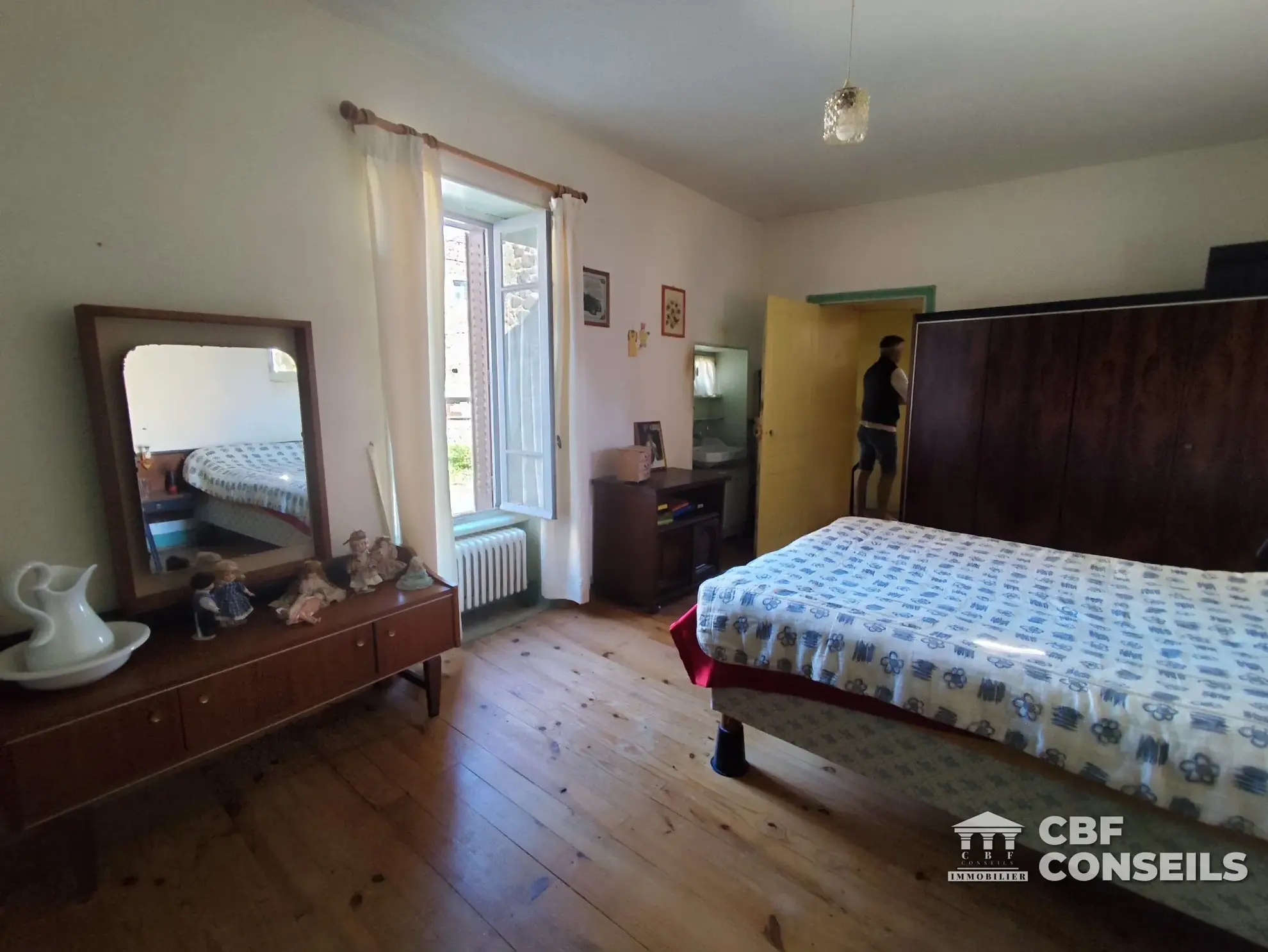 Maison de village de 4 pièces avec cour à Esteil, potentiel à exploiter 