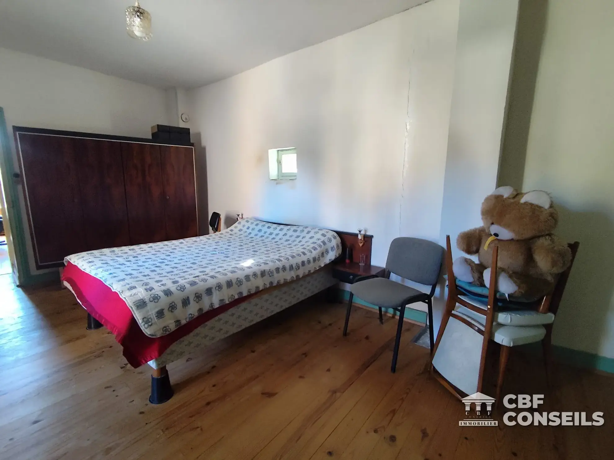 Maison de village de 4 pièces avec cour à Esteil, potentiel à exploiter 