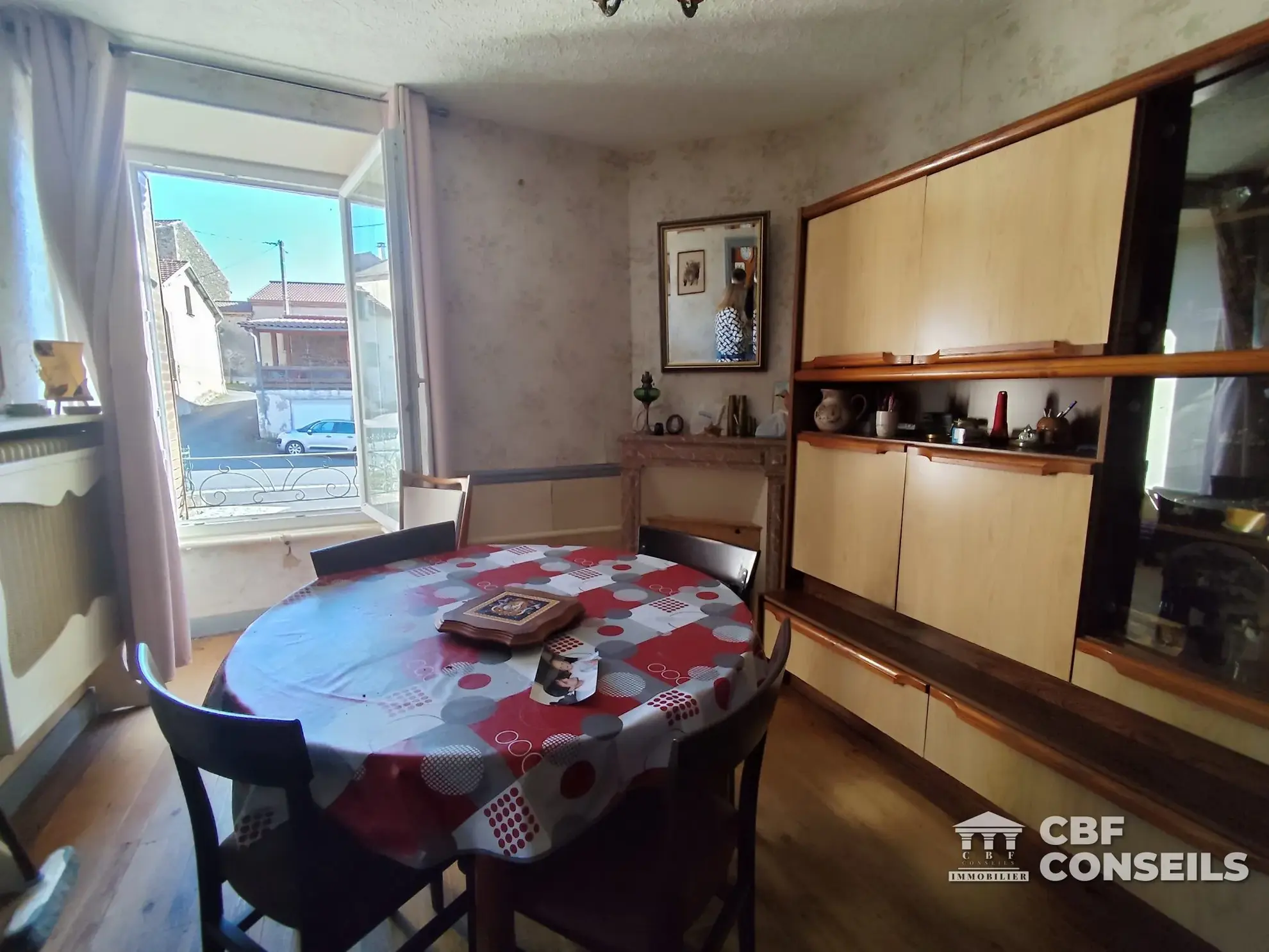Maison de village de 4 pièces avec cour à Esteil, potentiel à exploiter 