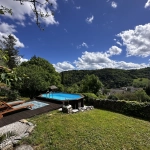 Maison avec piscine, chalet et terrain à Saint-Pons-de-Thomières