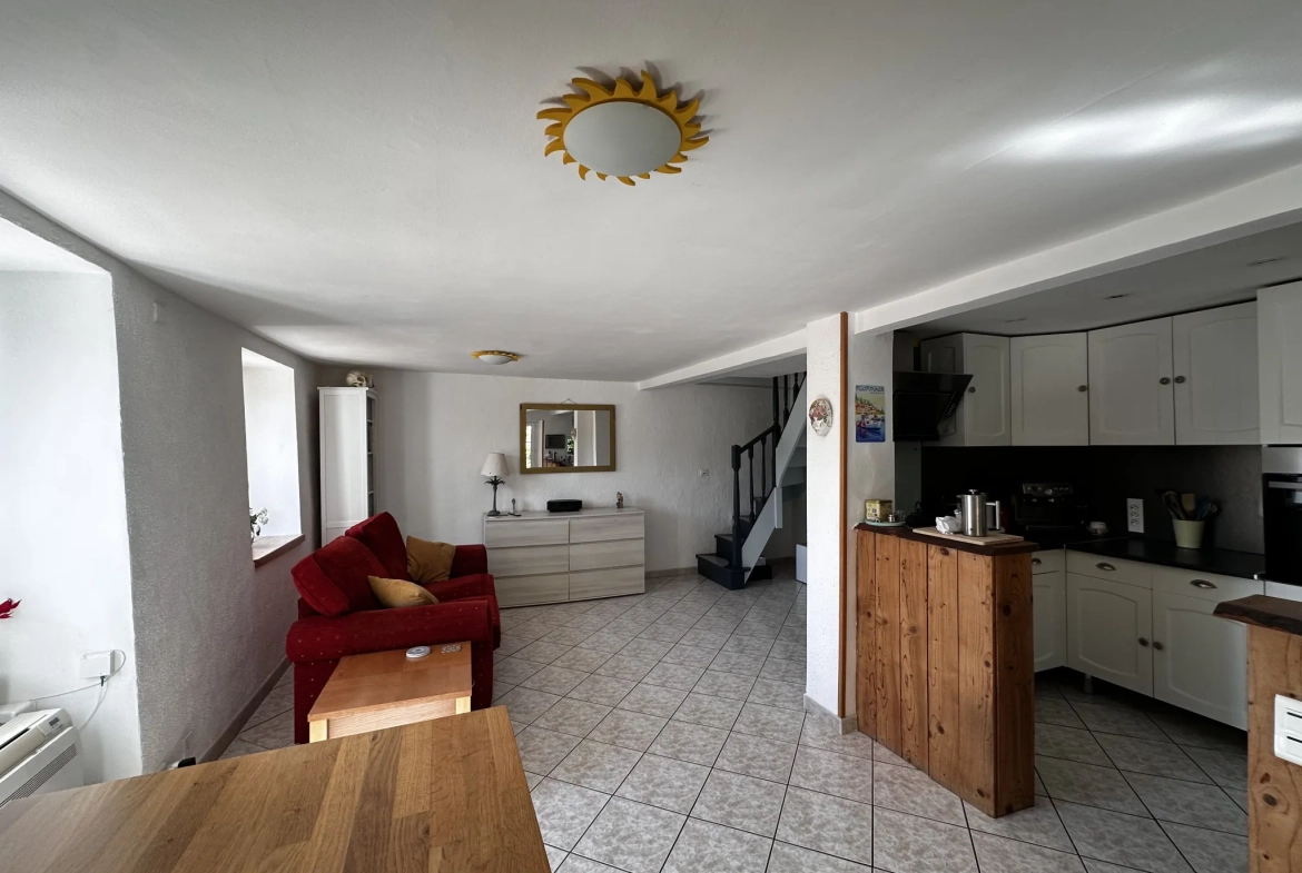Maison avec piscine, chalet et terrain à Saint-Pons-de-Thomières 