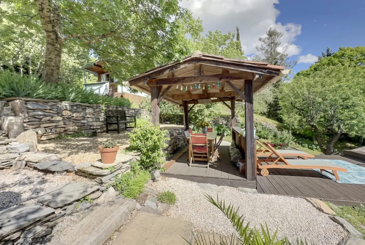 Maison avec piscine, chalet et terrain à Saint-Pons-de-Thomières 