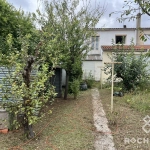 Maison de ville mitoyenne avec garage et jardin à Saint-Jean-d'Angély