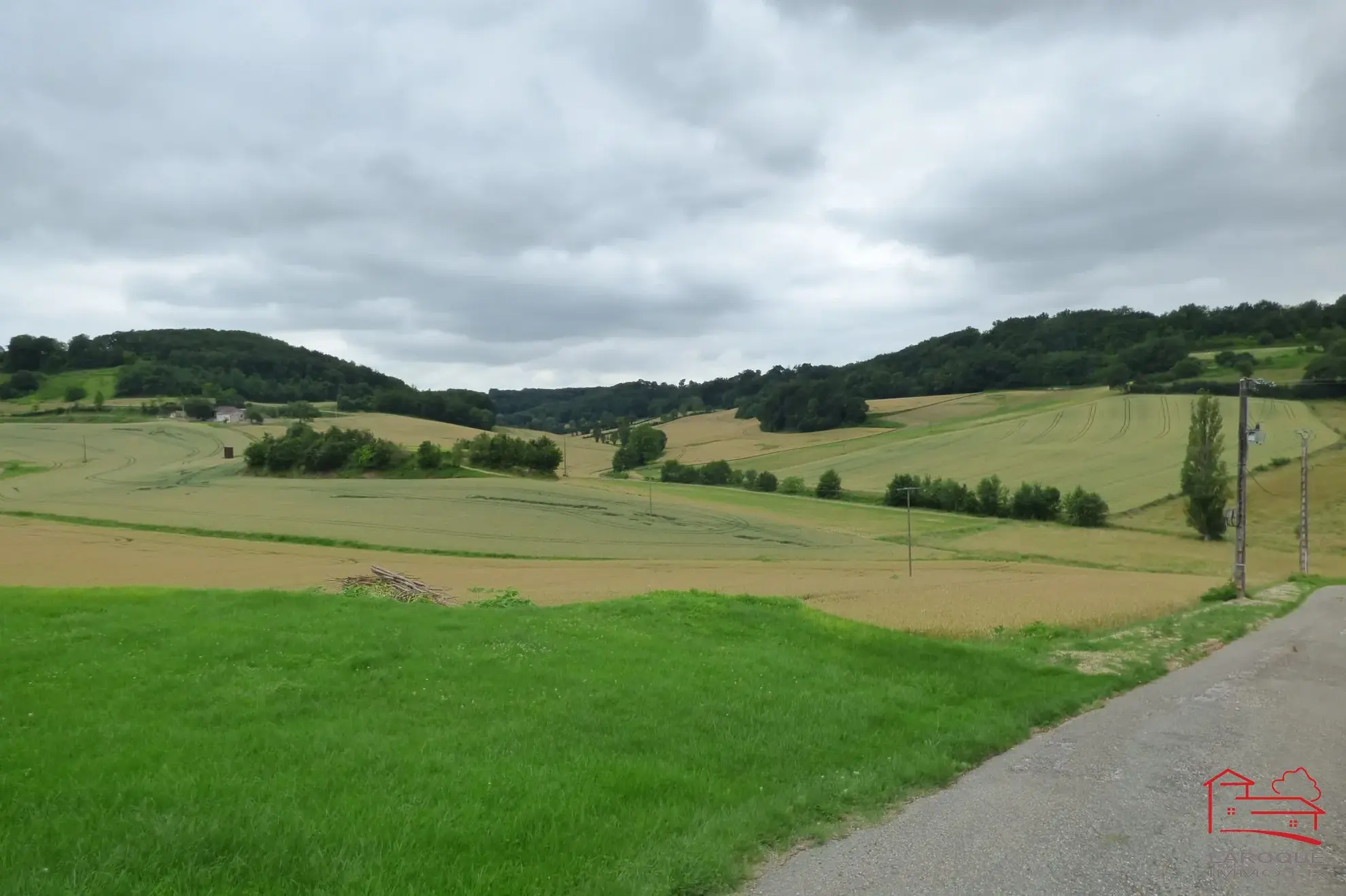 Grande grange en pierres de 400 m² à vendre près d'Agen et Villeneuve-sur-Lot 