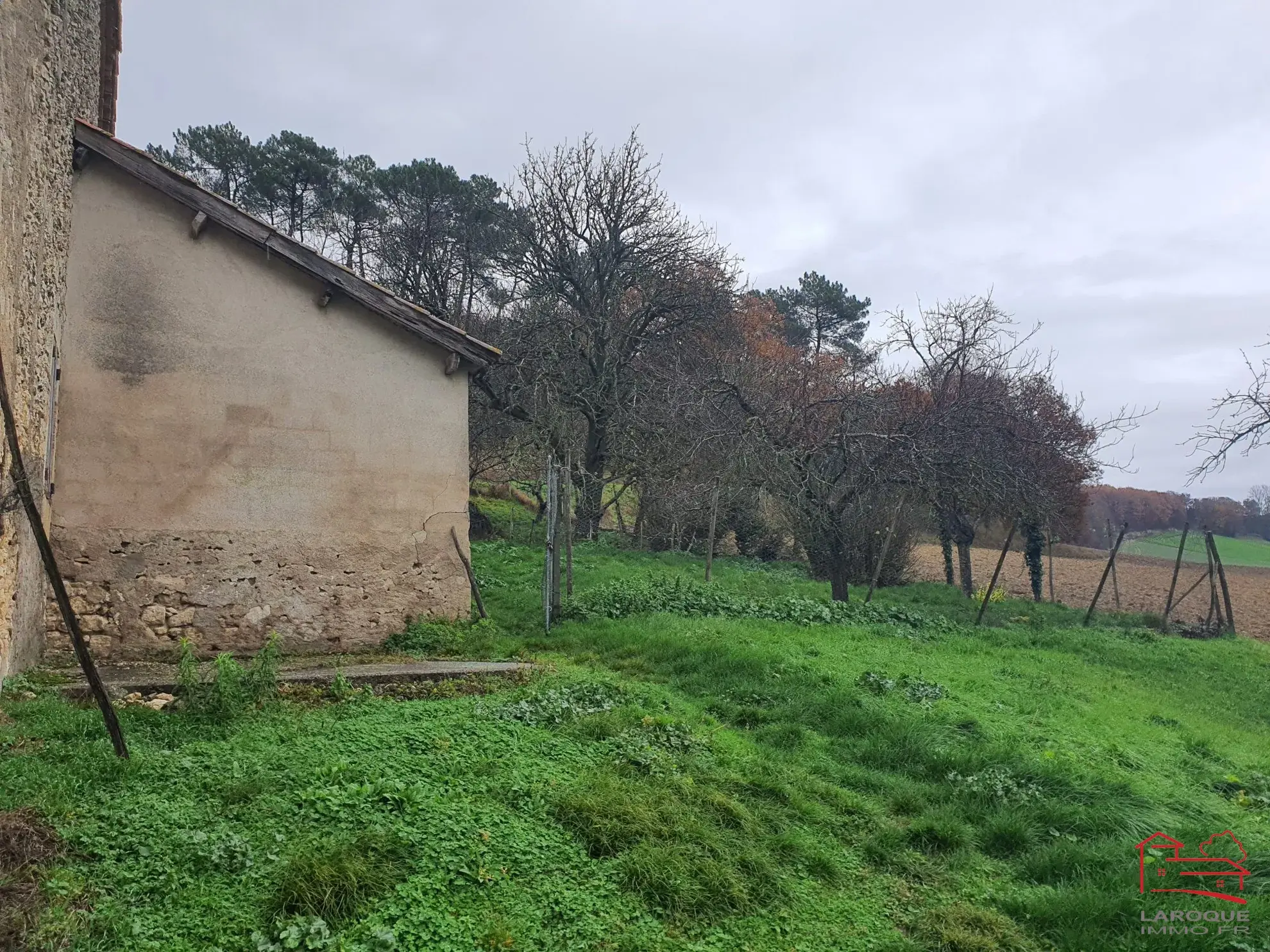 Grande grange en pierres de 400 m² à vendre près d'Agen et Villeneuve-sur-Lot 