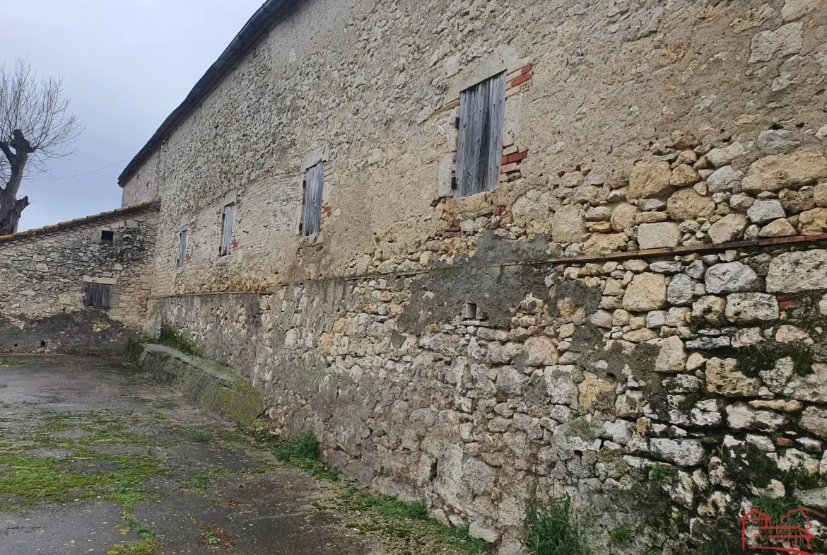 Grande grange en pierres de 400 m² à vendre près d'Agen et Villeneuve-sur-Lot 