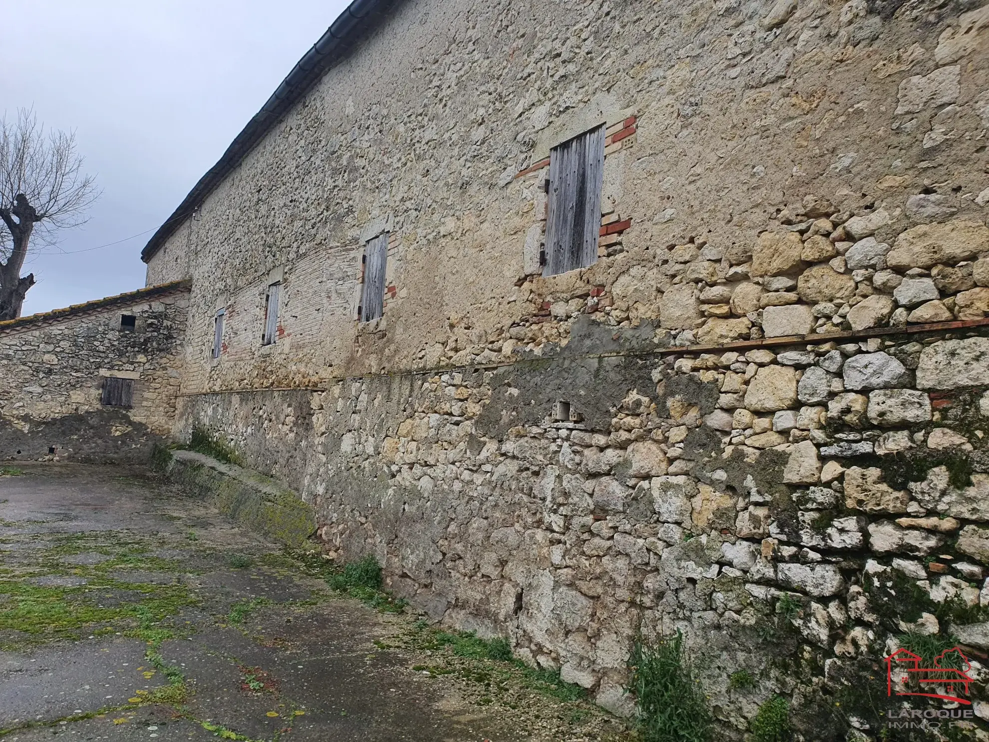 Grande grange en pierres de 400 m² à vendre près d'Agen et Villeneuve-sur-Lot 
