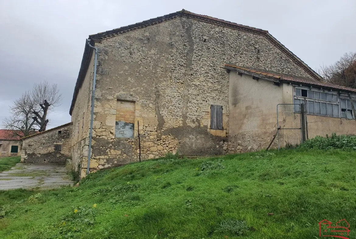Grande grange en pierres de 400 m² à vendre près d'Agen et Villeneuve-sur-Lot 