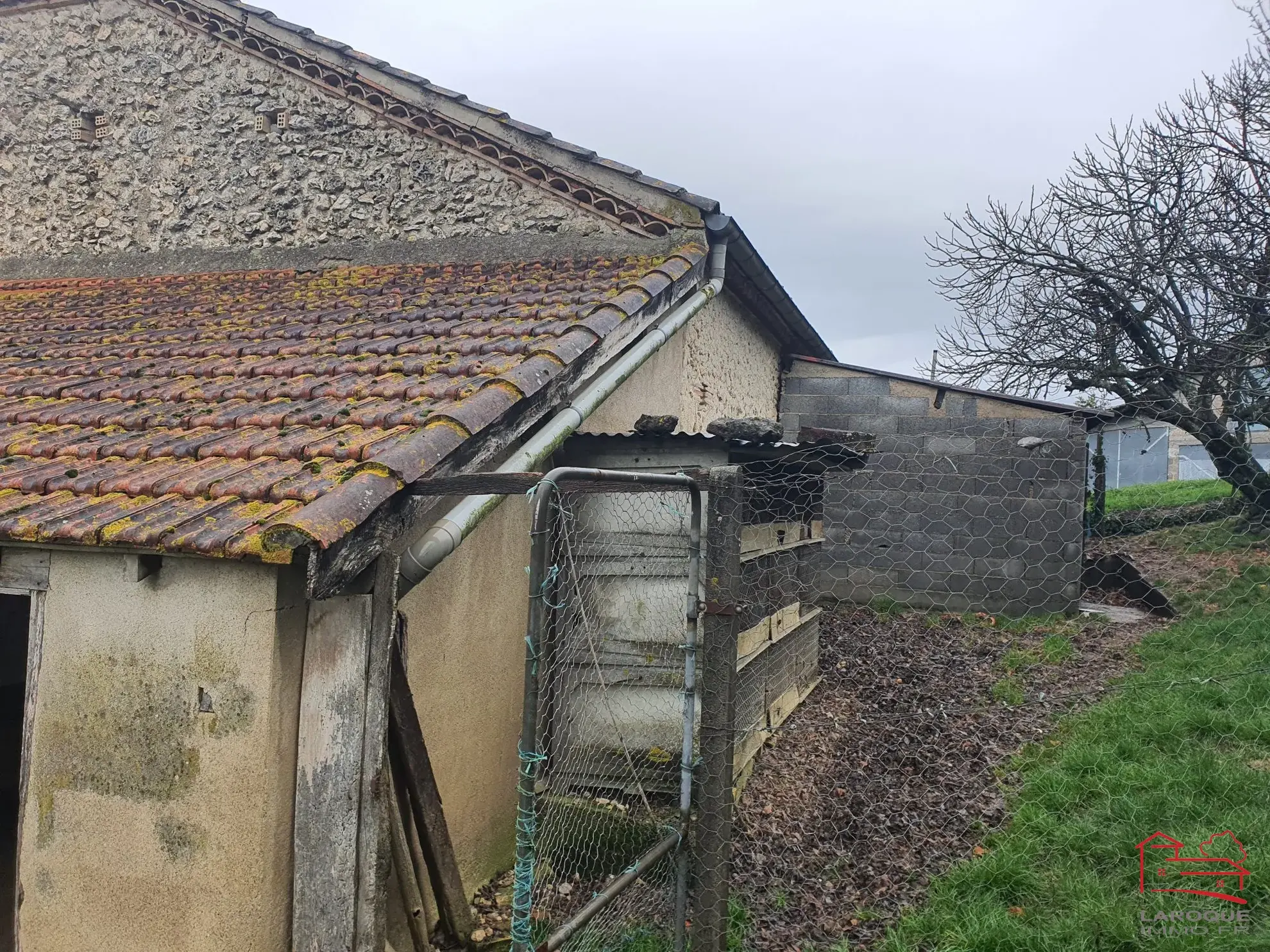 Grande grange en pierres de 400 m² à vendre près d'Agen et Villeneuve-sur-Lot 