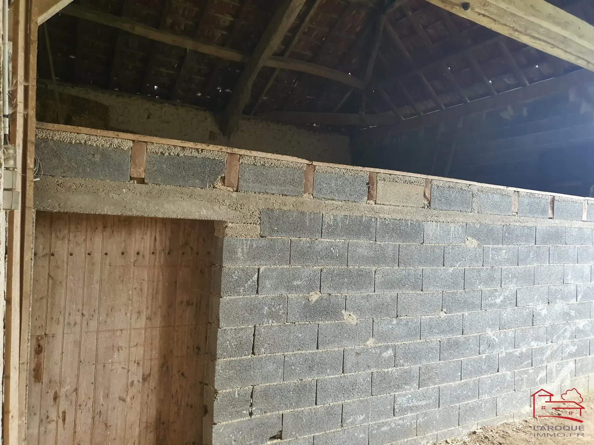 Grande grange en pierres de 400 m² à vendre près d'Agen et Villeneuve-sur-Lot 