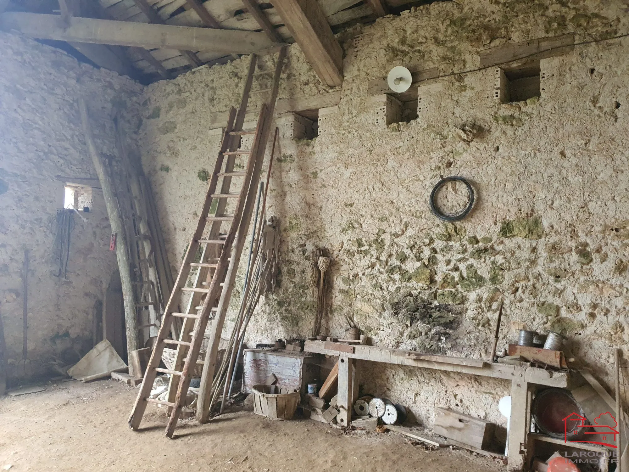Grande grange en pierres de 400 m² à vendre près d'Agen et Villeneuve-sur-Lot 