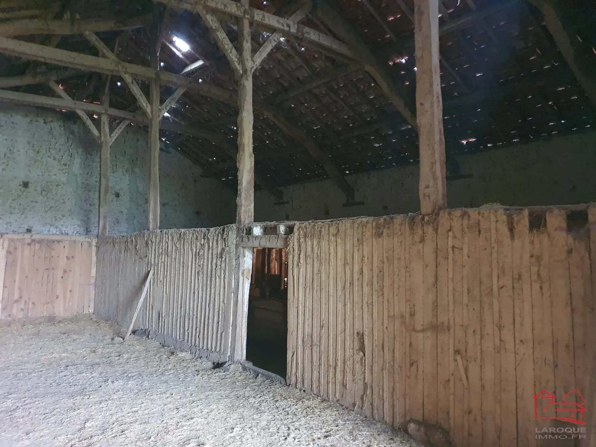 Grande grange en pierres de 400 m² à vendre près d'Agen et Villeneuve-sur-Lot 