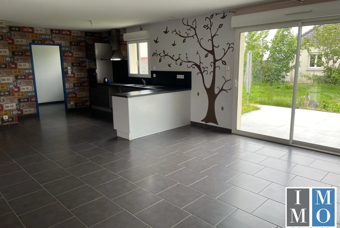 Maison plain-pied de 104m² à Bourges avec jardin et garage 