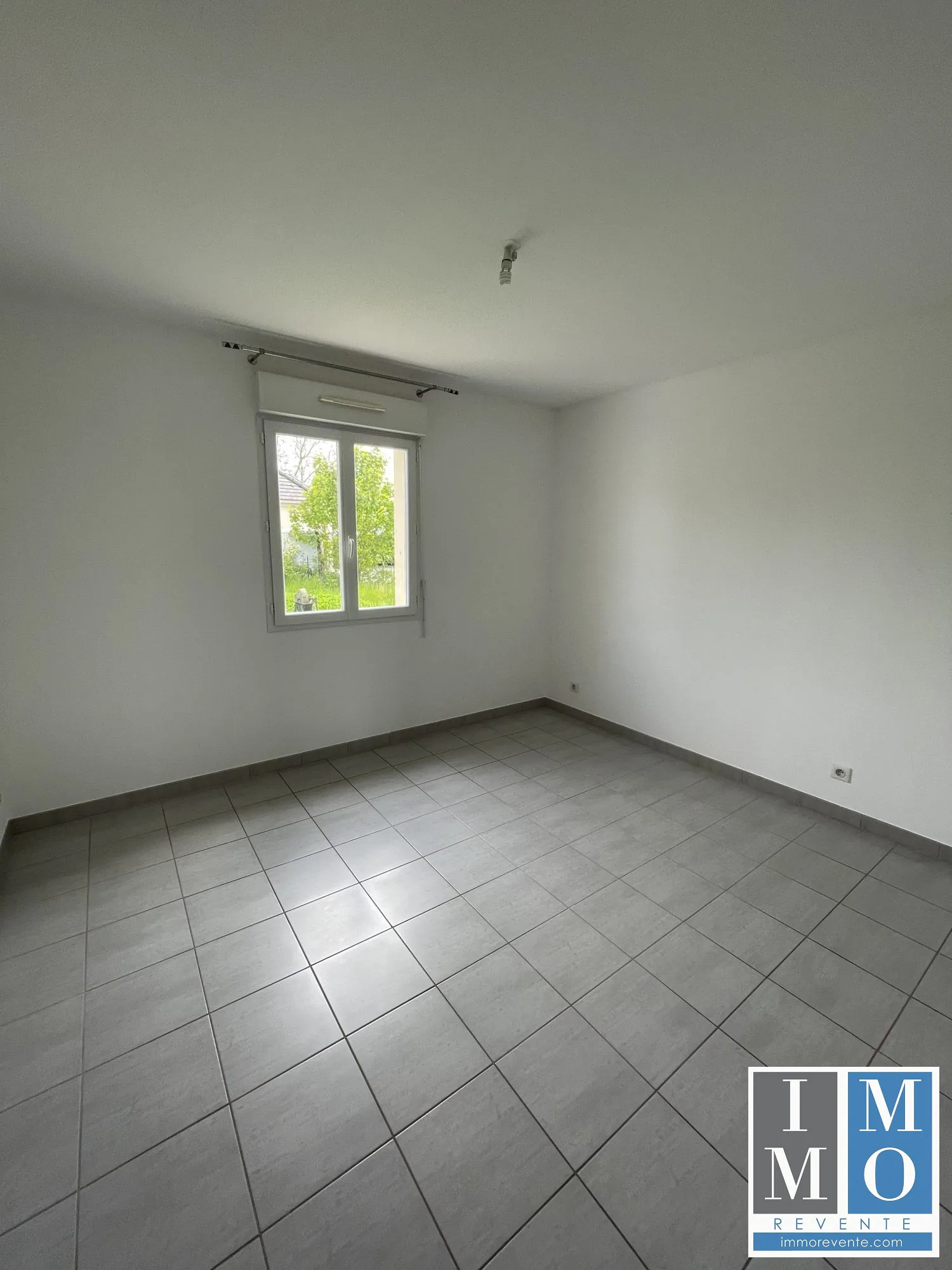 Maison plain-pied de 104m² à Bourges avec jardin et garage 
