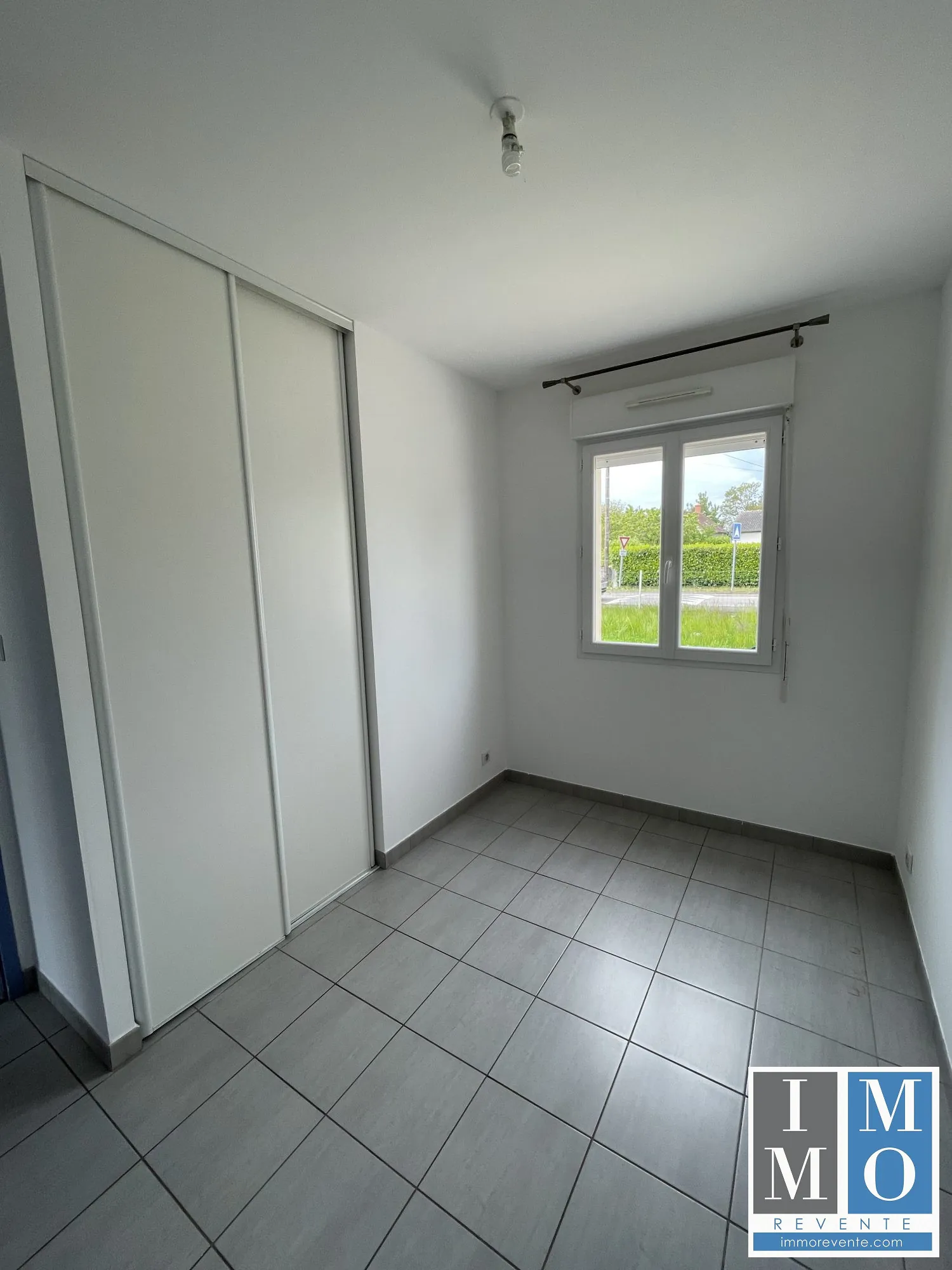 Maison plain-pied de 104m² à Bourges avec jardin et garage 