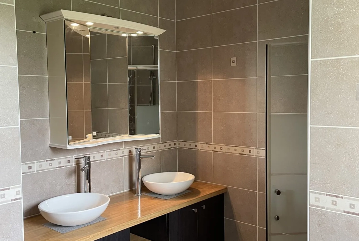 Maison plain-pied de 104m² à Bourges avec jardin et garage 