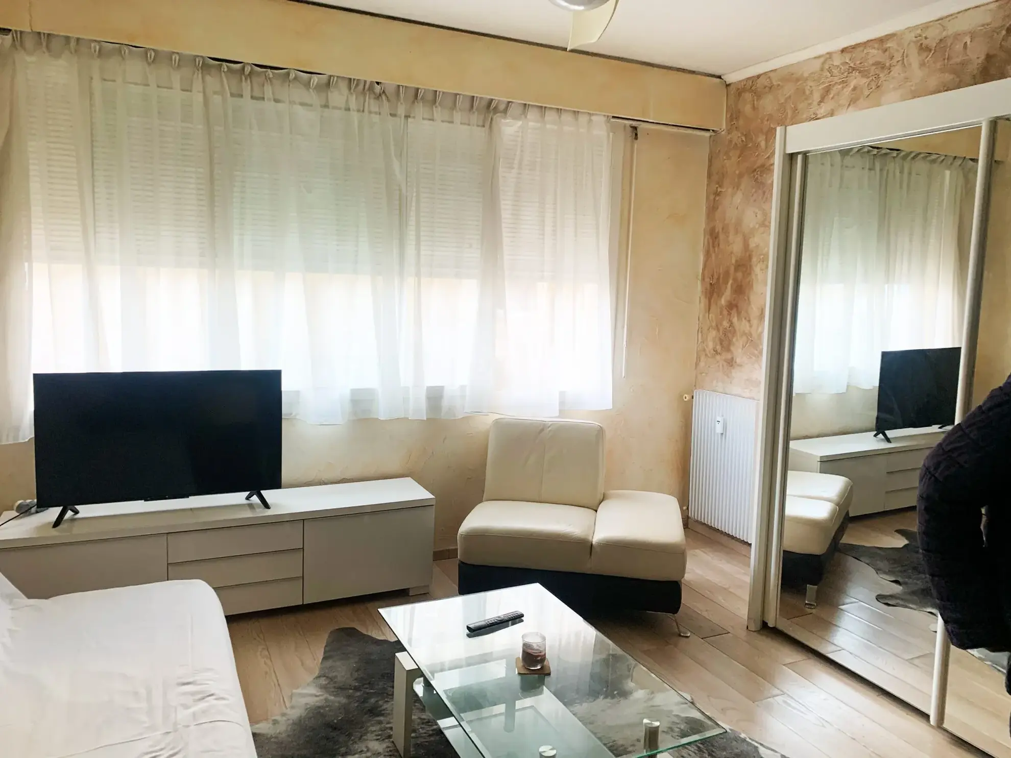 Studio à 50 m des plages à Cagnes-sur-Mer, résidence standing avec cave et calme 