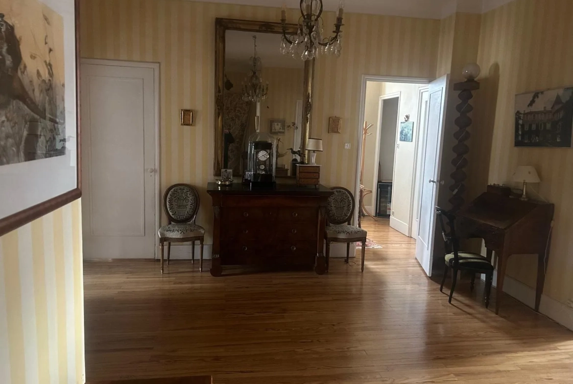 Vente appartement F5 à Saint-Étienne avec cave et ascenseur 