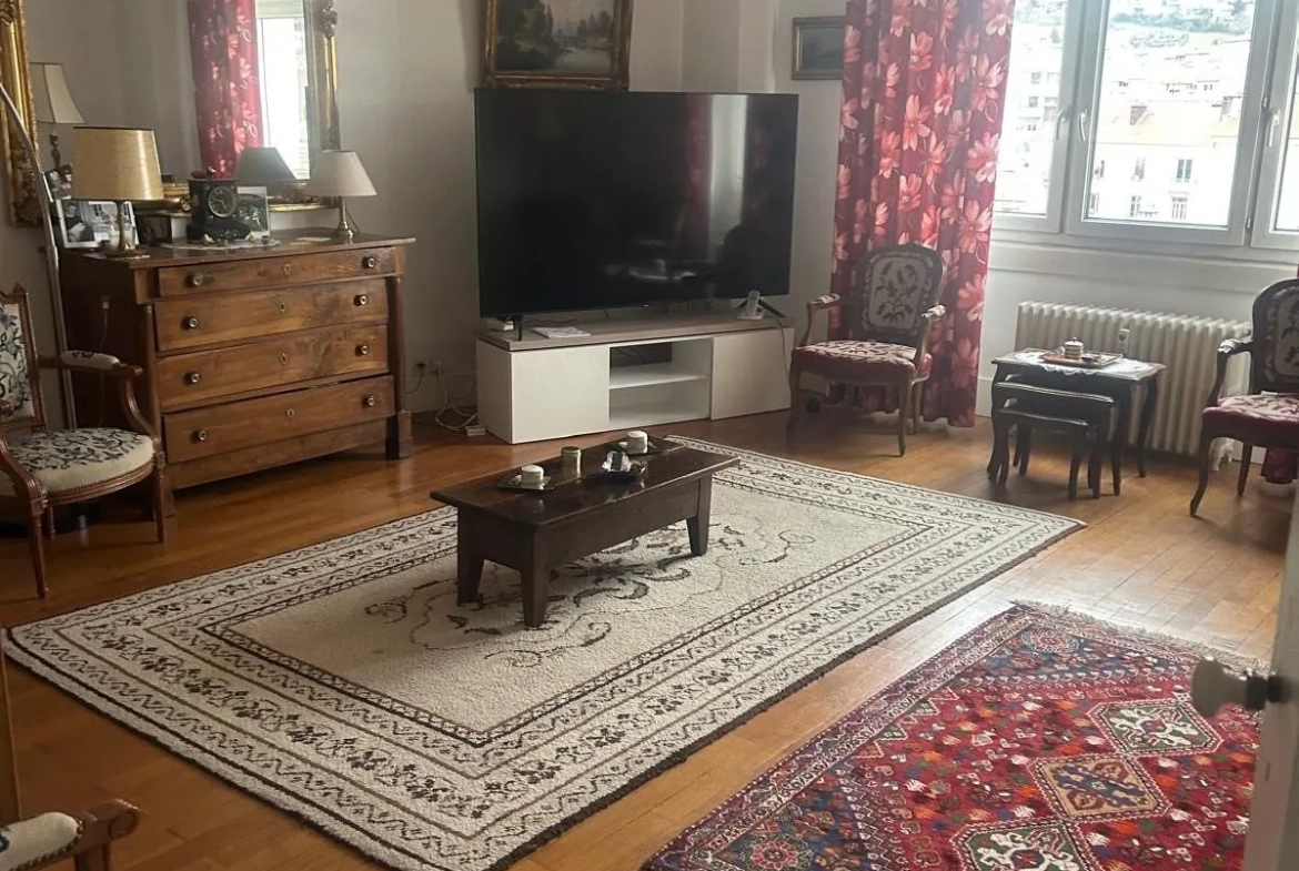 Vente appartement F5 à Saint-Étienne avec cave et ascenseur 