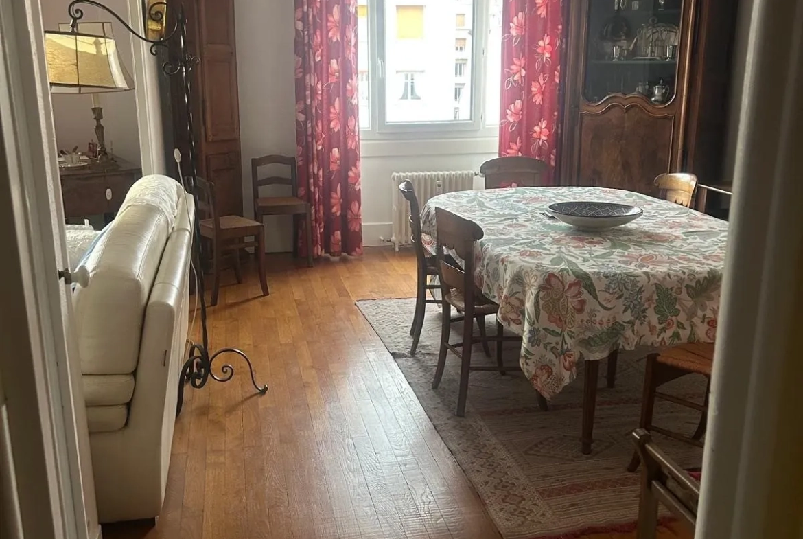 Vente appartement F5 à Saint-Étienne avec cave et ascenseur 