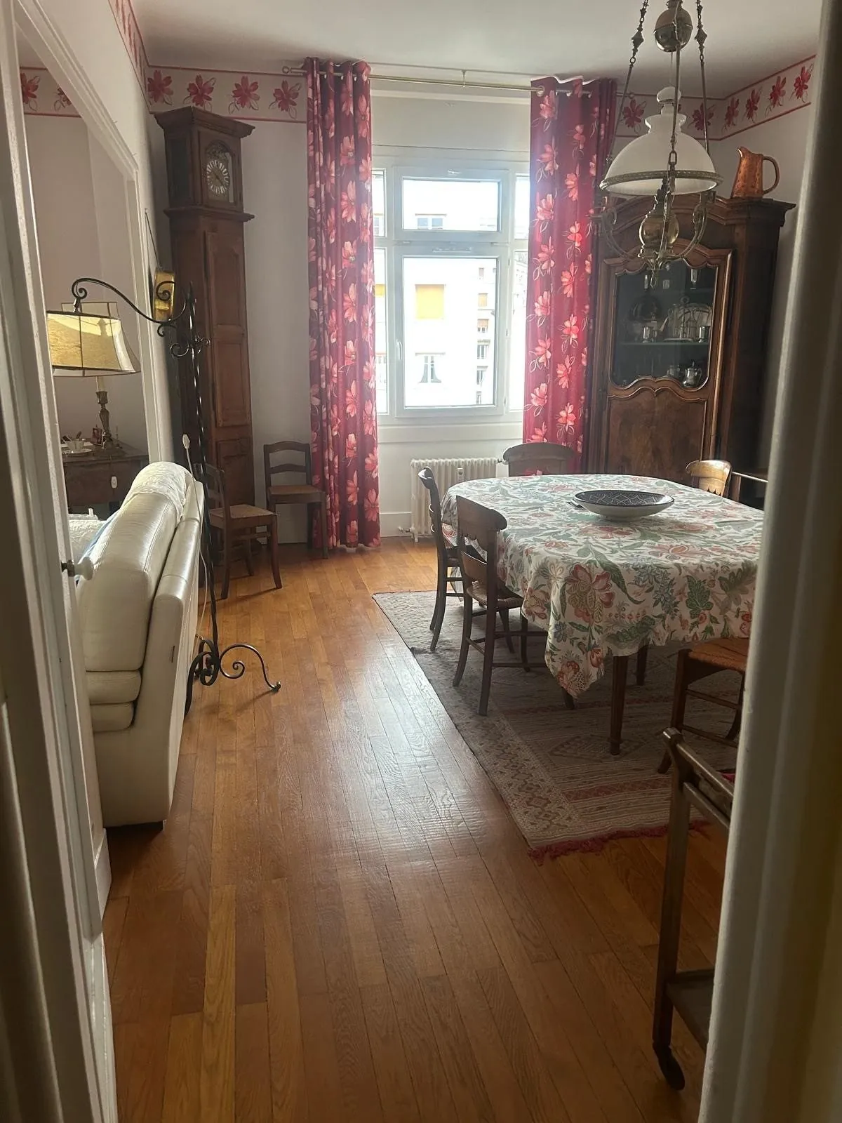 Vente appartement F5 à Saint-Étienne avec cave et ascenseur 
