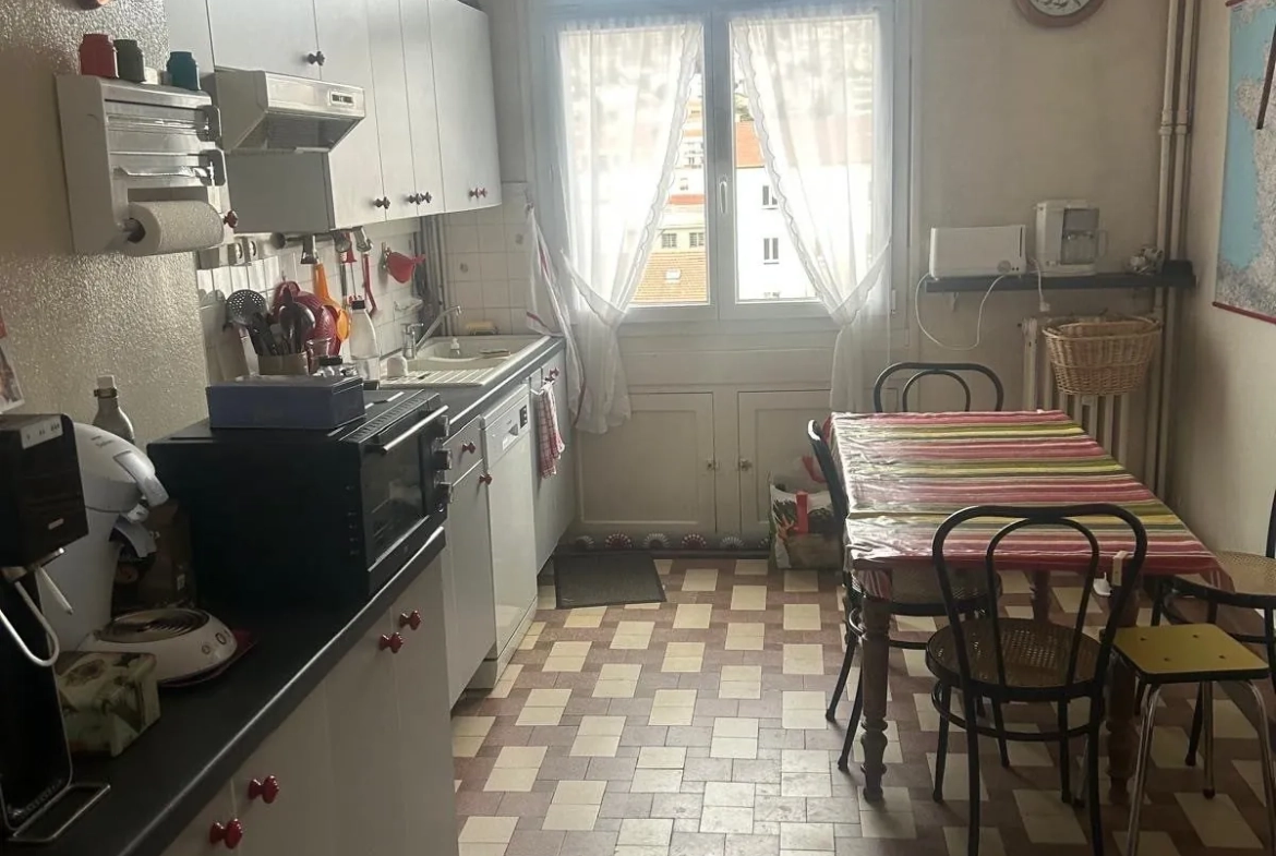 Vente appartement F5 à Saint-Étienne avec cave et ascenseur 