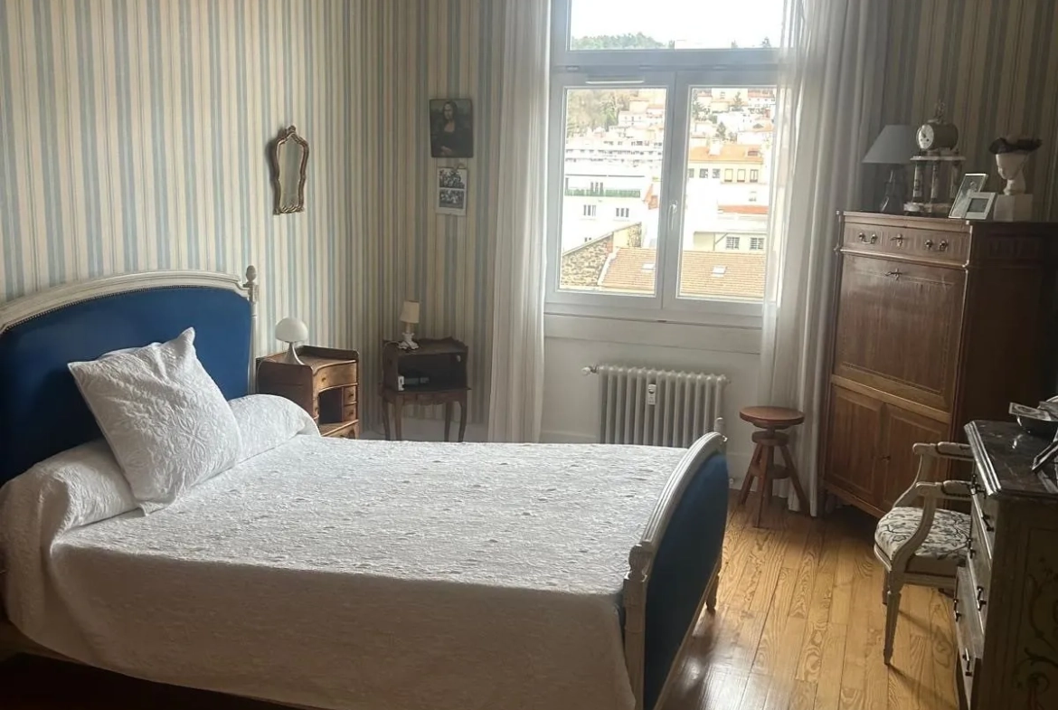 Vente appartement F5 à Saint-Étienne avec cave et ascenseur 