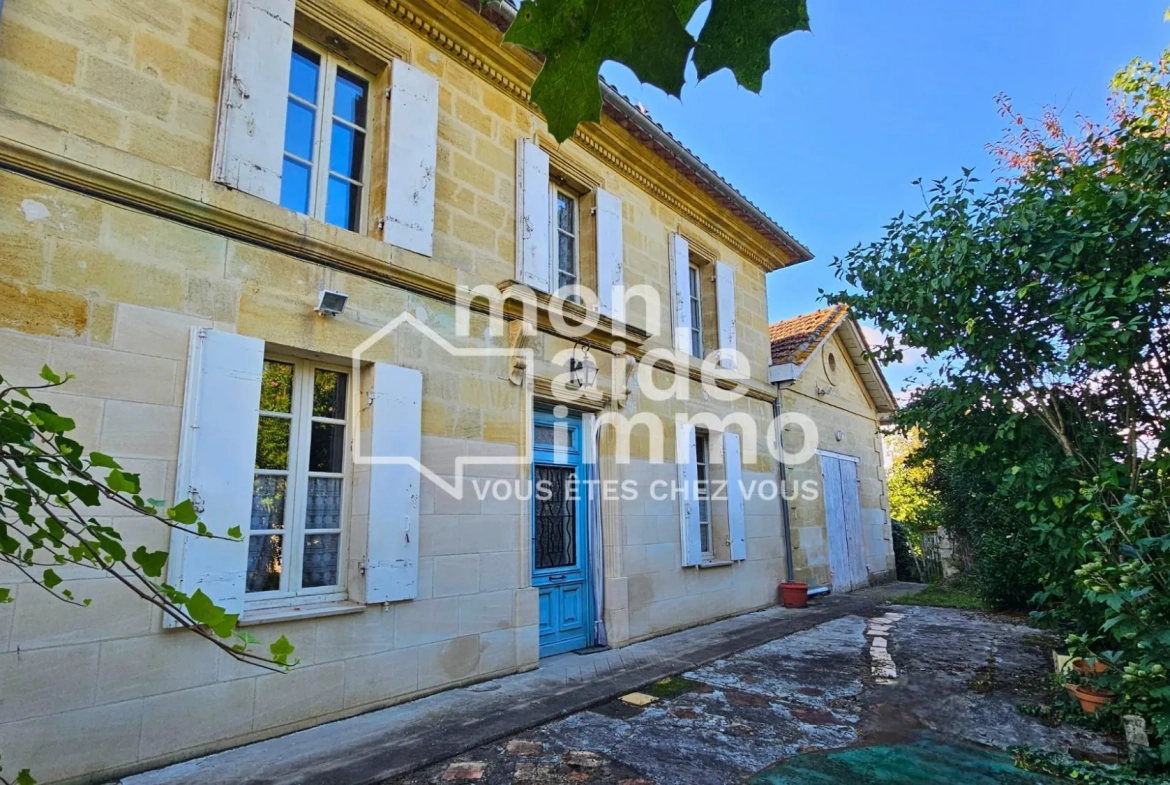 Maison en pierre de charme à Saint-Emilion, 165 m² avec garage 