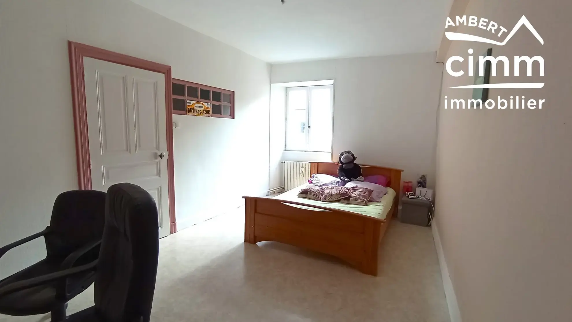 Maison à vendre à Olliergues avec garage, jardin et terrain 