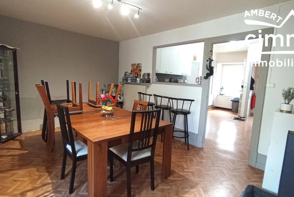 Maison à vendre à Olliergues avec garage, jardin et terrain 