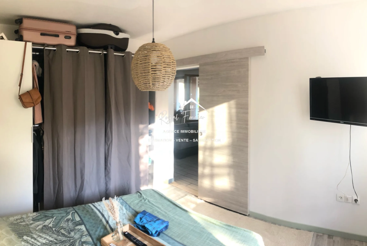 chambre Belle maison de campagne rénovée à La Guerche (37350), proche commodités 