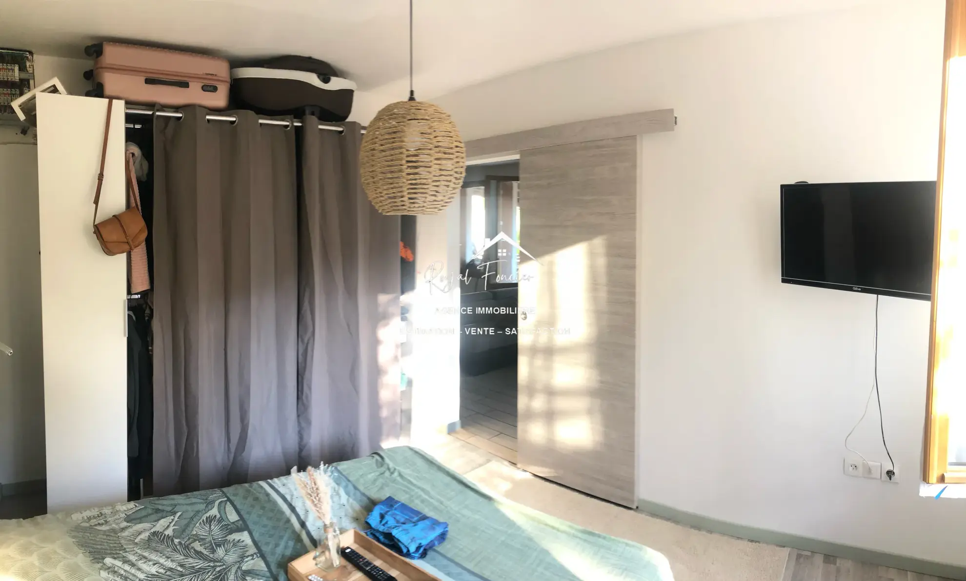 chambre Belle maison de campagne rénovée à La Guerche (37350), proche commodités 