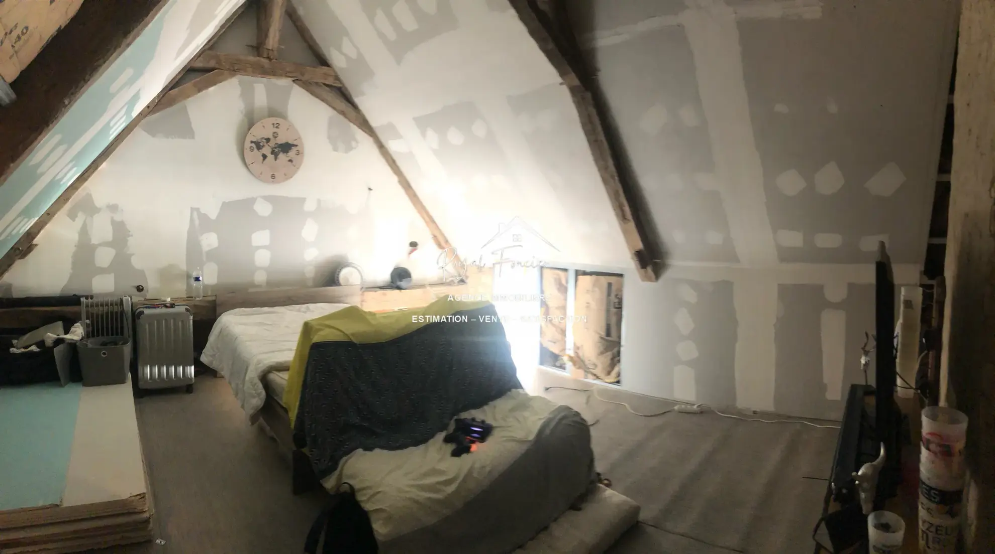 Chambre dépendance Belle maison de campagne rénovée à La Guerche (37350), proche commodités 