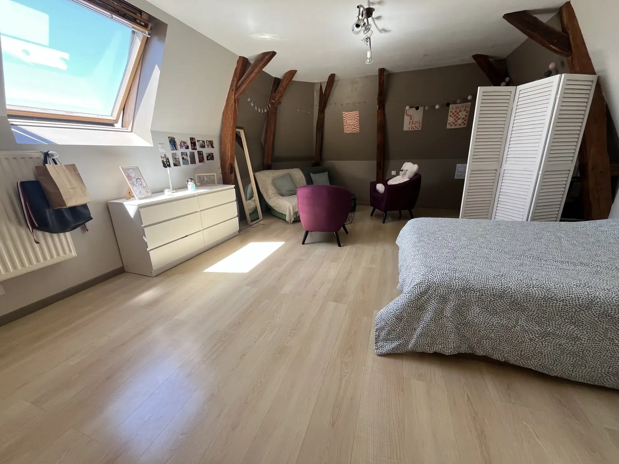 Appartement spacieux de 140 m² avec terrasses et garage à Thouars 