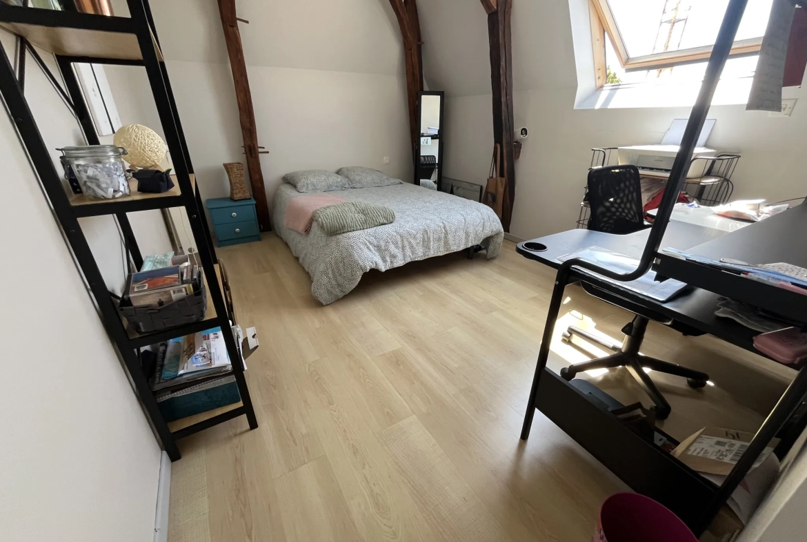 Appartement spacieux de 140 m² avec terrasses et garage à Thouars 