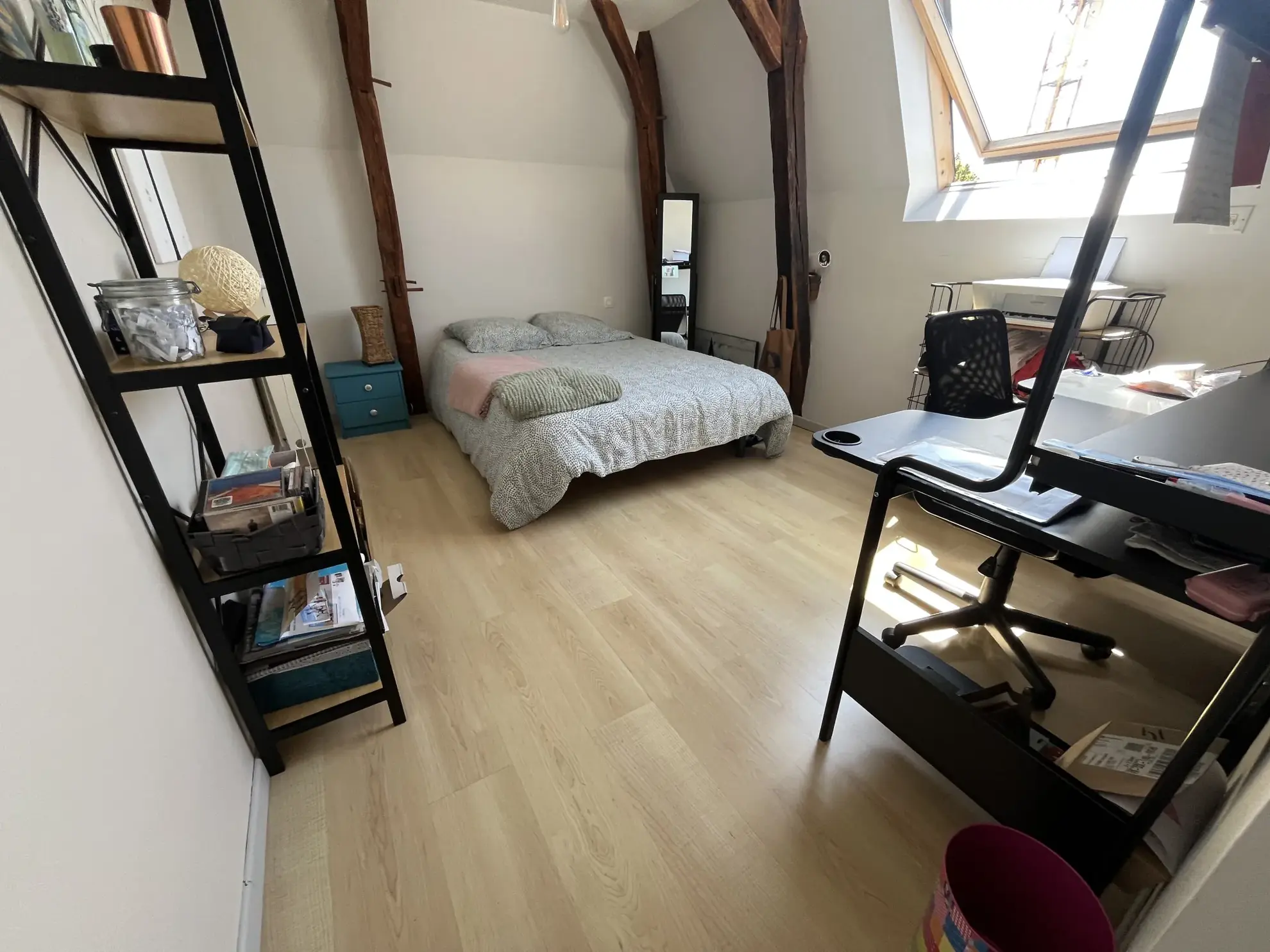 Appartement spacieux de 140 m² avec terrasses et garage à Thouars 
