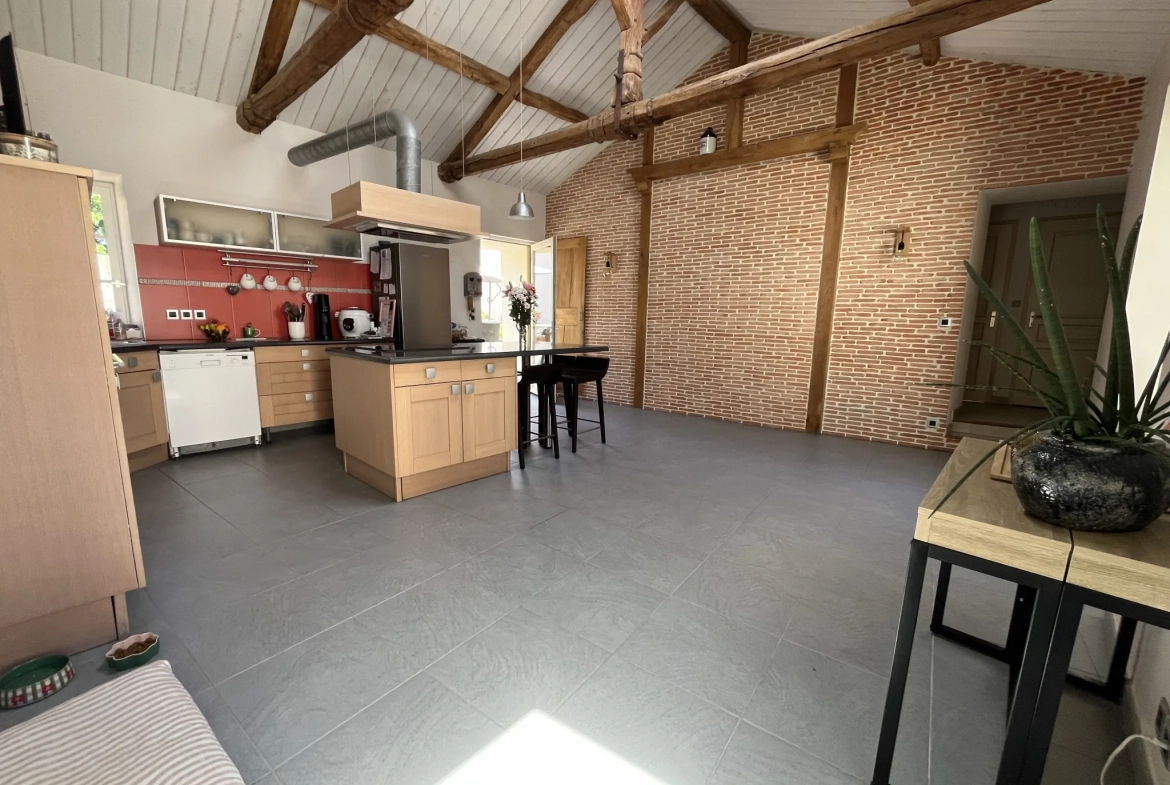 Appartement spacieux de 140 m² avec terrasses et garage à Thouars 