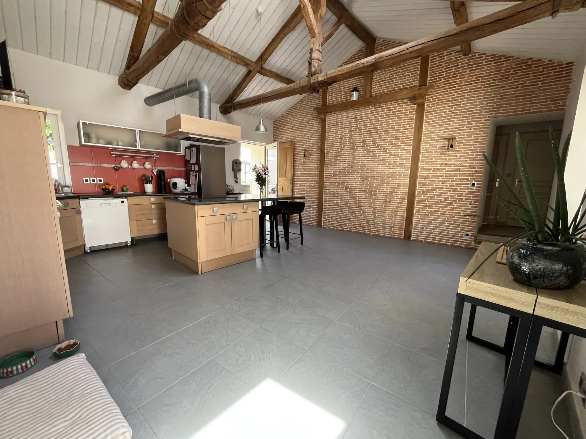 Appartement spacieux de 140 m² avec terrasses et garage à Thouars 