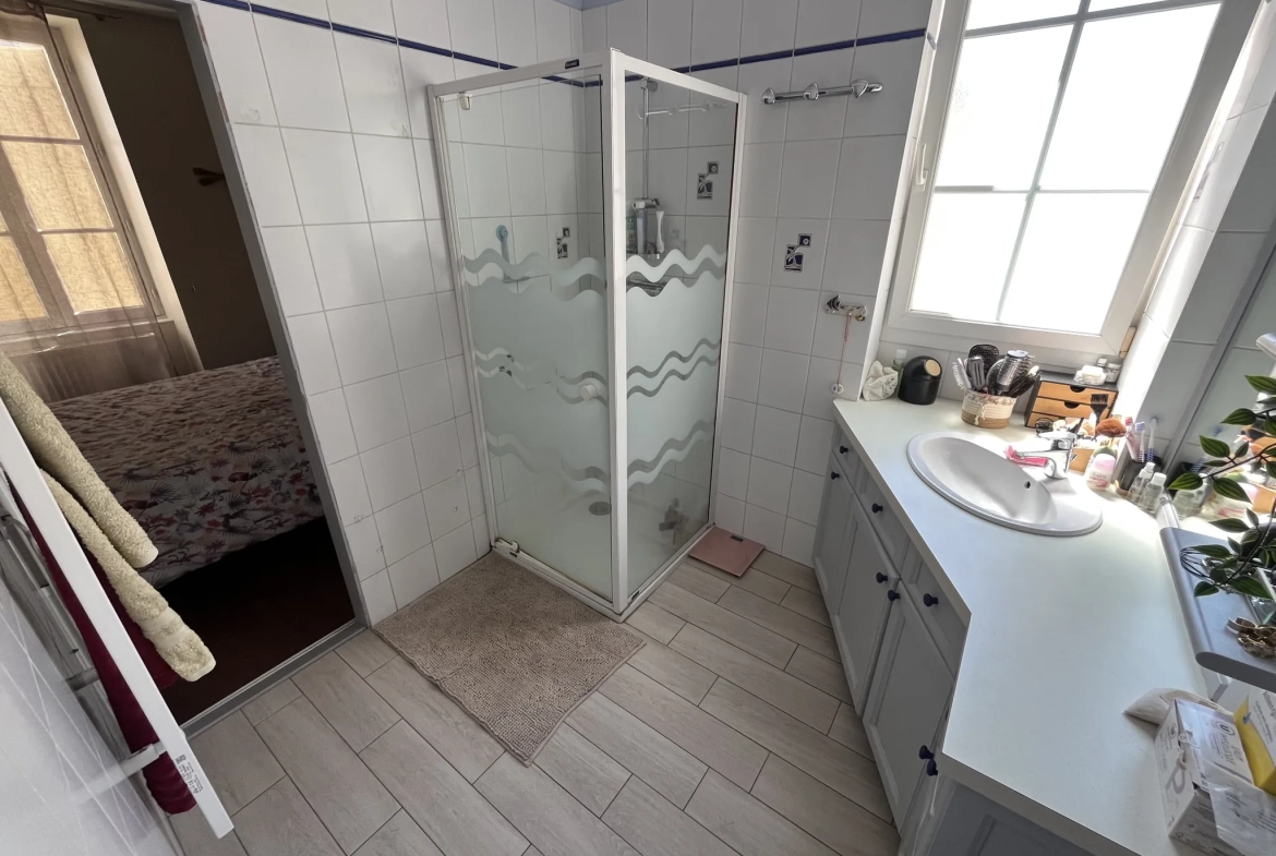 Appartement spacieux de 140 m² avec terrasses et garage à Thouars 