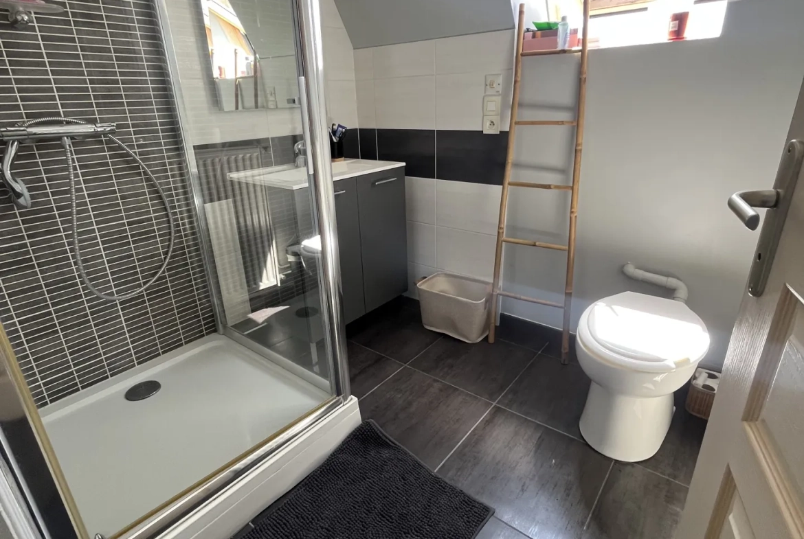 Appartement spacieux de 140 m² avec terrasses et garage à Thouars 
