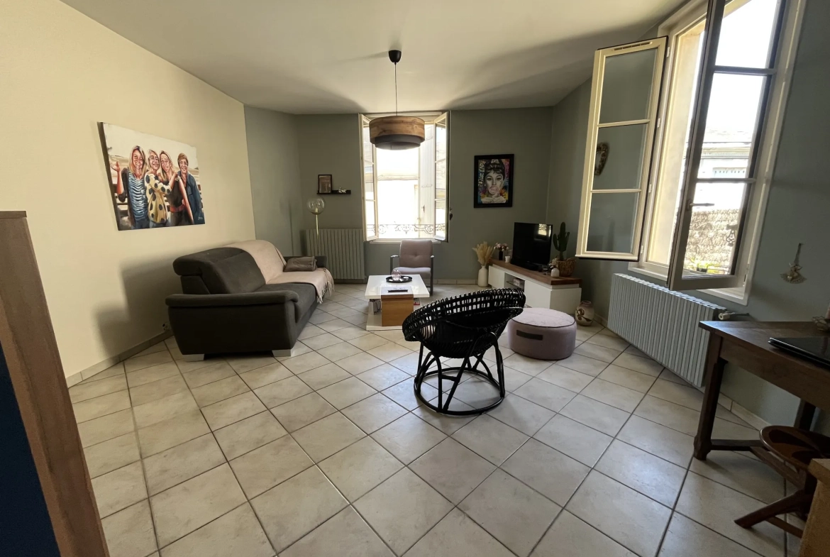 Appartement spacieux de 140 m² avec terrasses et garage à Thouars 
