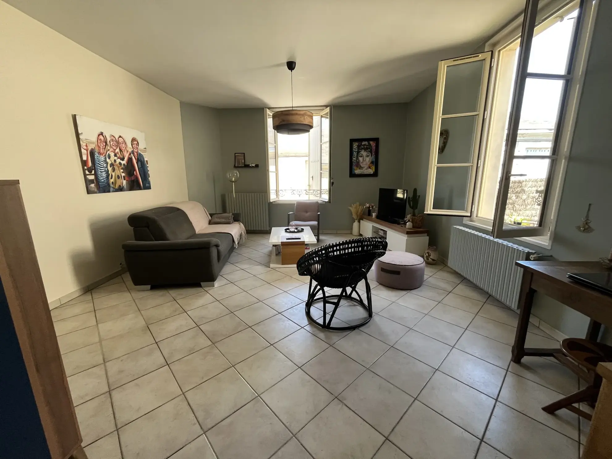 Appartement spacieux de 140 m² avec terrasses et garage à Thouars 