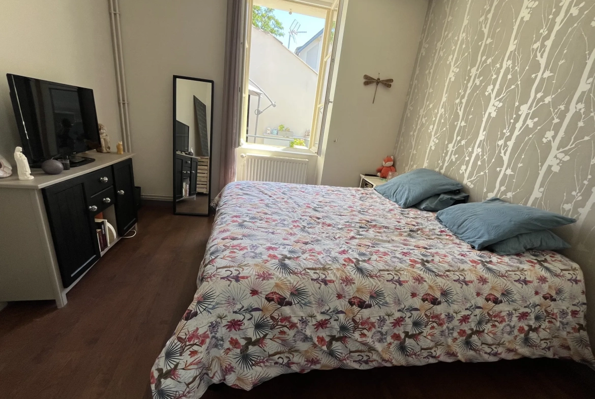 Appartement spacieux de 140 m² avec terrasses et garage à Thouars 